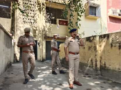 ADM law and order Surjeet Singh found dead in his room in Ayodhya.