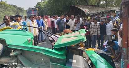 Hardoi Road Accident Tempo overturned after losing control  DCM suddenly came in front ten people died