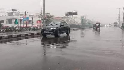 UP Weather: ओले गिरने के साथ बारिश की चेतावनी, बढ़ी किसानों की चिंता; जानें अपने जिले के मौसम का हाल UP Weather: Alert of rain and hail in many districts, know weather condition of your district
