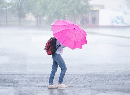UP Weather: आज से आएगी मानसून में कमी, सिर्फ इन जिलों के लिए जारी हुआ बारिश का अलर्ट; जानिए पूर्वानुमान UP: Monsoon will decrease in the state from tomorrow, rain alert issued only for these districts; Know the for