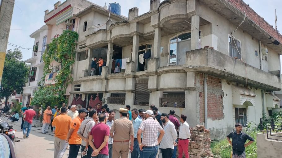 Shahjahanpur murder and suicide Sorry mummy everyone will have to suffer forget it as a bad memory