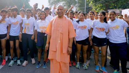 UP News: सीएम योगी ने 'नमो मैराथन' को दिखाई हरी झंडी, बोले- नशे की लत से दूर रहें युवा... बनता विनाश का कारण 'Namo Marathon' organised in Lucknow large number of youth participated CM Yogi also attended