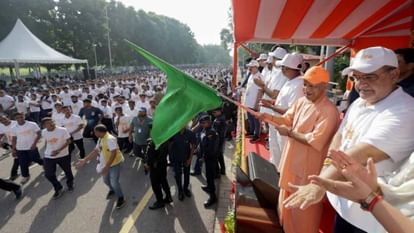UP News: सीएम योगी ने 'नमो मैराथन' को दिखाई हरी झंडी, बोले- नशे की लत से दूर रहें युवा... बनता विनाश का कारण 'Namo Marathon' organised in Lucknow large number of youth participated CM Yogi also attended