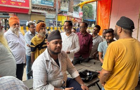 फोटो-18-सीसीटीवी में चोरी करते कैद हुए चोर। स्रोत: व्यापारी