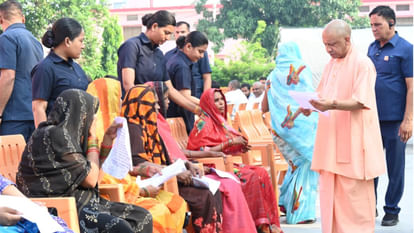 CM Yogi listened to the problems of 250 people and directed the officials.
