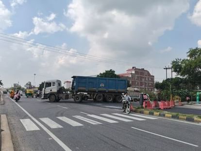 Unnao News: कानपुर-लखनऊ हाईवे पर डामर की दूसरी परत बिछाने का काम शुरू, दो माह यातायात रहेगा प्रभावित unnao news