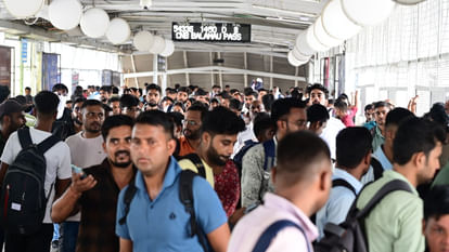 Kanpur: सेंट्रल स्टेशन पर उमड़े 65 हजार परीक्षार्थी, दौड़ाईं 14 स्पेशल ट्रेनें Kanpur: 65 thousand candidates gathered at Central Station, 14 special trains were run