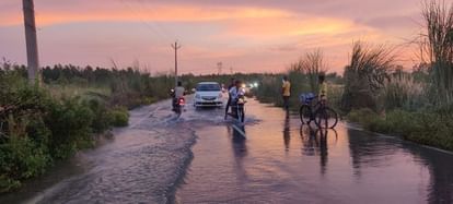 Unnao News: गंगा की बाढ़ से बांगरमऊ के छह गांवों का संपर्क टूटा Six villages of Bangarmau lost contact due to Ganga flood