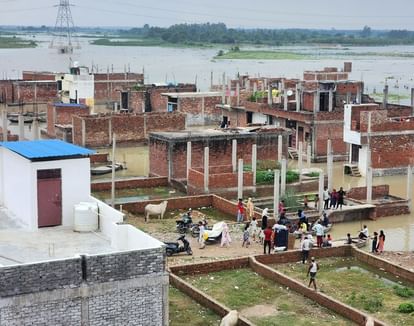 Thousands of houses submerged in water where the irrigation department reported no flood