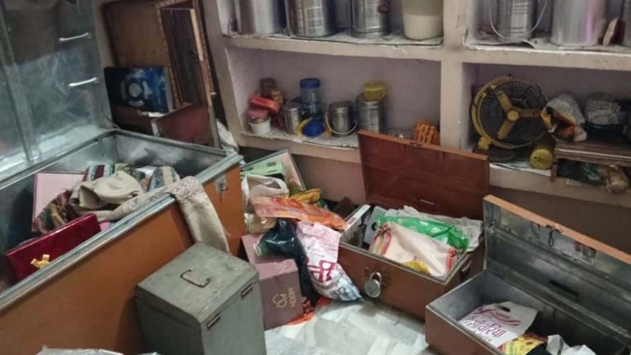 UP: 'चाची दरवाजा खोलो... सीता चाची से मिलना है', गेट खुलवाया और बंधक बनाकर मचाया तांडव; किसी नजदीकी पर शक Unnao sack trader house looted Suspicion on someone close picture captured in CCTV camera