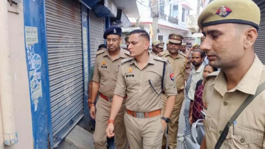 UP: 'चाची दरवाजा खोलो... सीता चाची से मिलना है', गेट खुलवाया और बंधक बनाकर मचाया तांडव; किसी नजदीकी पर शक Unnao sack trader house looted Suspicion on someone close picture captured in CCTV camera