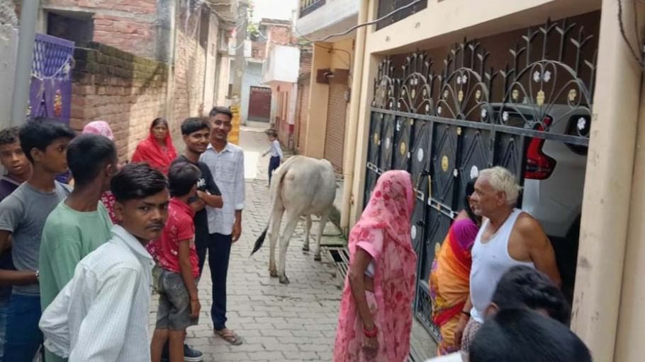 UP: 'चाची दरवाजा खोलो... सीता चाची से मिलना है', गेट खुलवाया और बंधक बनाकर मचाया तांडव; किसी नजदीकी पर शक Unnao sack trader house looted Suspicion on someone close picture captured in CCTV camera