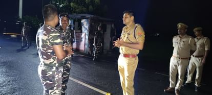 यूपी: नेपाल से सटे जिलों में घोषित हुआ हाई अलर्ट, पुलिस ने जारी किए हेल्पलाइन नंबर; सीमा पर आवाजाही बंद UP: High alert declared in districts bordering Nepal, police issued helpline numbers; movement on the border s