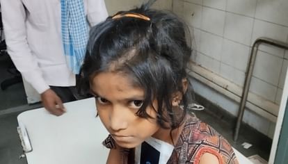 UP: पत्नी के चरित्र पर करता था शक, कुल्हाड़ी मारकर की हत्या…बचाने आई बेटी भी घायल, आरोपी पति हिरासत में Hardoi He used to doubt his wifes character killed her with an axe daughter who came to save her also injured