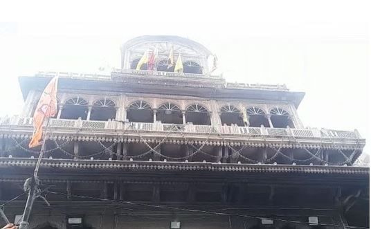 Vrindavan: रजत शेषनाग और स्वर्ण कलश...बांकेबिहारी मंदिर के खजाने में बेशकीमती रत्न, 54 साल बाद खुलेगा तहखाना Treasure Of Bihariji Is Locked In The Banke Bihari Temple For 54 Years In Vrindavan