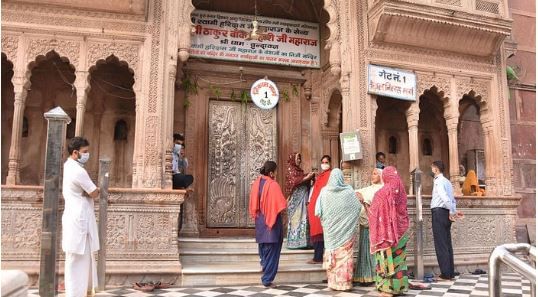 Vrindavan: रजत शेषनाग और स्वर्ण कलश...बांकेबिहारी मंदिर के खजाने में बेशकीमती रत्न, 54 साल बाद खुलेगा तहखाना Treasure Of Bihariji Is Locked In The Banke Bihari Temple For 54 Years In Vrindavan