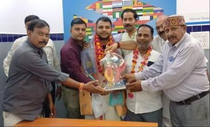 Deepanshu created a record by sky diving from a height of ten thousand feet