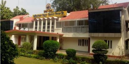 UP: सौर ऊर्जा से रोशन होंगे बिजली विभाग के 391 दफ्तर, एमडी कार्यालय में हर दिन होगी 900 यूनिट बिजली की बचत DVVNL to Illuminate 391 Offices with Solar Energy Saving 900 Units Daily PM Surya Ghar Scheme