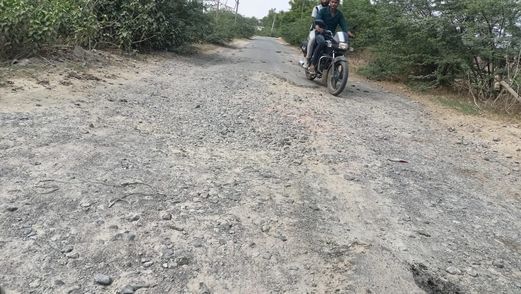 फोटो-5-लखनऊ-बांगरमऊ-बिल्हौर मार्ग के बीच के इसी पांच किमी हिस्से का होगा चौड़ीकरण। स्त्रोत: ग्र फोटो-5-लखनऊ-बांगरमऊ-बिल्हौर मार्ग के बीच के इसी पांच किमी हिस्से का होगा चौड़ीकरण। स्त्रोत: ग्र