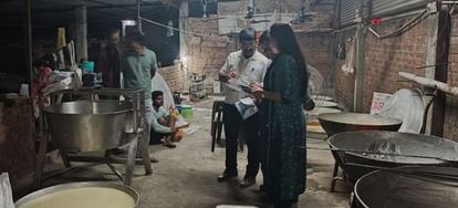 Unnao News: खाद्य सुरक्षा अधिकारियों ने पकड़ा खोया बनाने का कारखाना unnao news