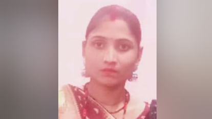 UP: कोने में दुबके दो मासूमों के सामने मां का कत्ल, सिर पर हथौड़ी मार इसलिए की हत्या; सास-ससुर ने साफ किया खून man killed his wife by hitting her on head with hammer for dowry In Shuklaganj unnao kanpur