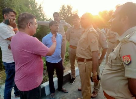 फोटो-42- घटना की जानकारी देतीं महिला प्रकोब वोंगसोमबुन। संवाद फोटो-42- घटना की जानकारी देतीं महिला प्रकोब वोंगसोमबुन। संवाद